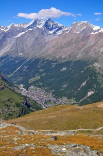 View from the mountain ridge Trockener Steg to the Matter Valley