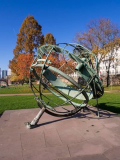 Equatorial sundial