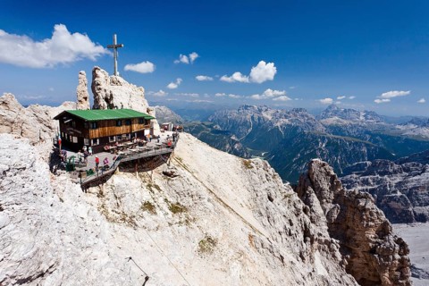Rifugio Lorenzi mountain hut