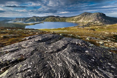 Heddersvatn Lake with Heddersfjell plateau near Rjukan
