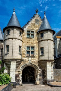Entrance of the fortified gateway of the Chatelet