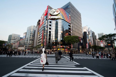 Street crossing and shopping centers