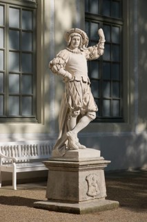 Hunter statue at the Summer Palais