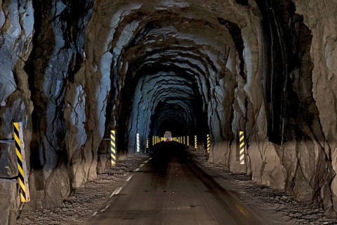 Single-track tunnel between Husar and Mikladalur