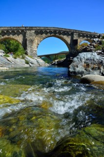 Old Genovese Bridge and the new dual carriageway bridge over the Tavignano River