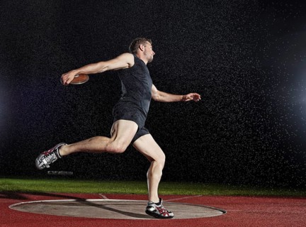 Discus thrower spinning before a throw