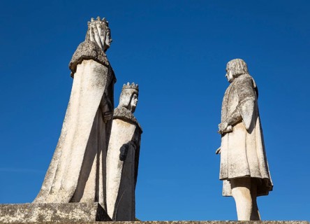 Stone statues of the monarchs Fernando and Isabel on the left and Columbus