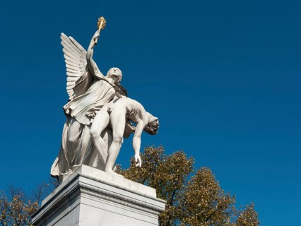 Statues on Schlossbrucke bridge
