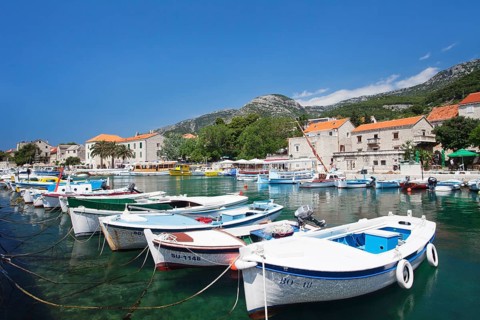 Boats in the harbour of Bol