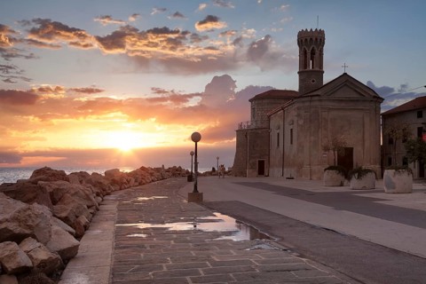 Promenade with Church of San Clemente
