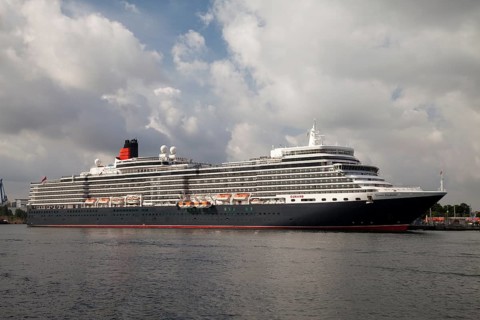 Cruise ship Queen Elizabeth