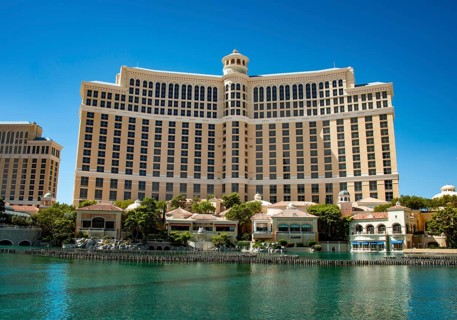 Hotel Bellagio with artificial lake