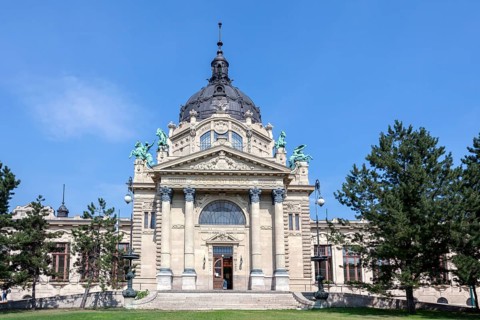 Szechenyi Thermal Bath or Szechenyi-gyogyfurdo