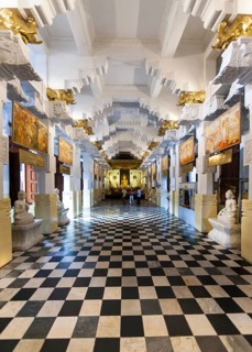 Buddha statues in the Temple of the Sacred Tooth Relic