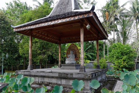 Buddha statue