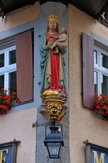 Colored sculpture of Mary with the baby Jesus at the town hall