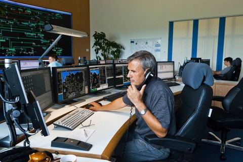 Shift supervisor Hans-Peter Polzer sitting at his work station in the Transmission Control Center