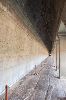 The bas-reliefs on the northern gallery depict scenes from the Ramayana
