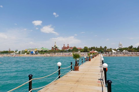Bathing jetty with hotels