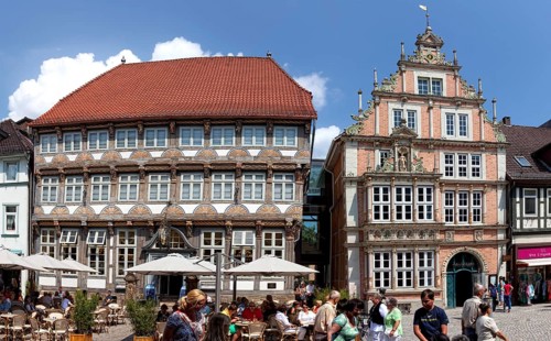Dempterhaus or Leisthaus and Stiftsherrenhaus buildings