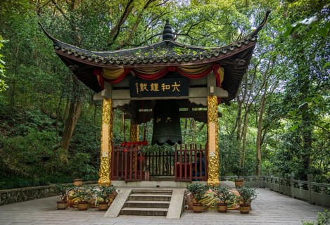 Temple 'Sound of the Bell of Liuhe'