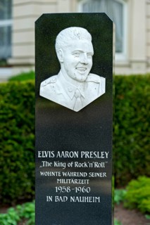 Stele commemorating Elvis Presley in front of his former residence Hotel Grunewald