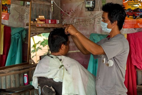 Hairdresser cutting a customer's hair at a hair salon