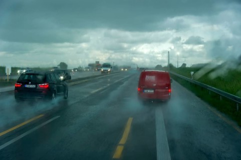 Traffic during heavy rain and poor visibility