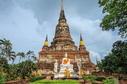 Buddha statues in front of the stupa at Wat Yai Chai Mongkhon