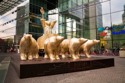 Berlin Buddy Bears imitating the Quadriga