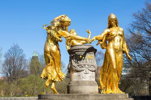 Mozartbrunnen with fountain figures 'Grace'