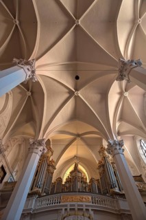 Ceiling vault with the organ loft
