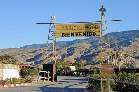 Mini-Hollywood welcome sign