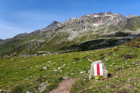 Hiking trail sign in Getschtalli