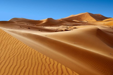 Sahara sand dunes of erg Chebbi