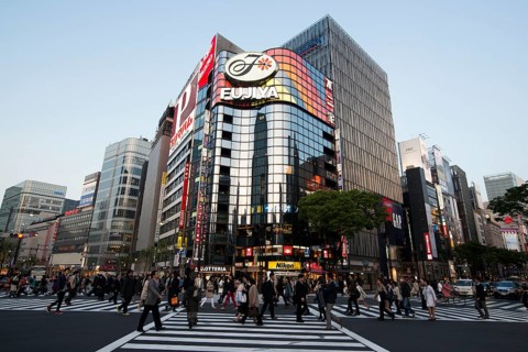Street crossing and shopping centers