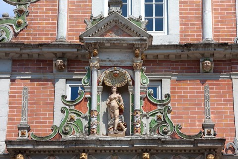 Lucretia statue