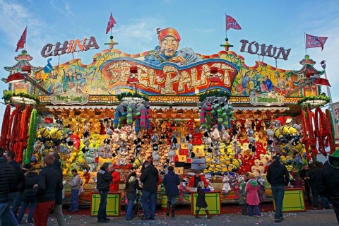 Spielpalast China Town raffle booth on the Hamburger Dom