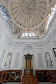 Lecture hall with statues of scientists