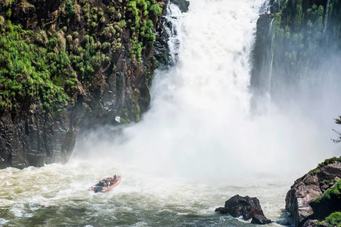 Jetboat underneath the Iguazu Falls