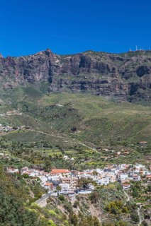 View from the mirador of the Hotels Las Tirajanas over San Bartolome de Tirajanas towards the Pozo de las Nieves Massif