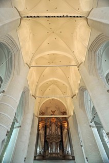 Vaulted ceiling with Flentrop organ