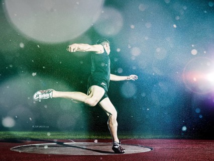 Discus thrower spinning before a throw