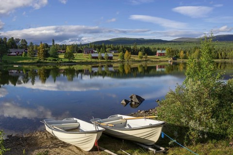 Rowing boats on Arrenjarka Island