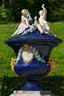 Ornamental vessel with putti made of glazed ceramic