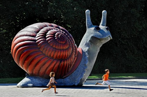 Sculpture 'Sweet Brown Snail' by Jason Rhoades and Paul McCarthy