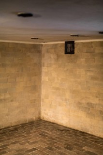 Gas chamber