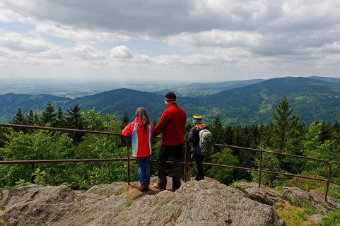 Hikers enjoying the view of the Danube plain from Kreuzfelsen peak