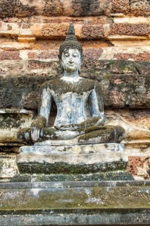 Buddha statue at the ruins of Wat Phra Si Rattana Mahathat temple complex