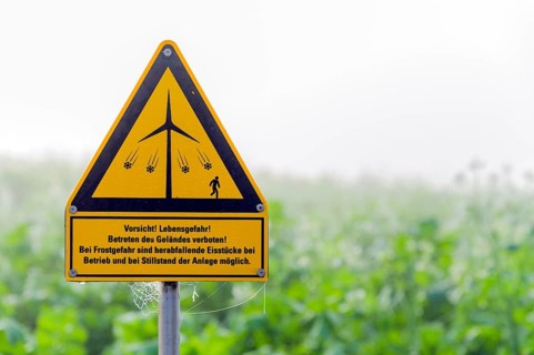 Sign warning against flying chunks of ice from a wind turbine